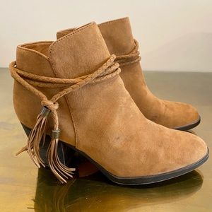 Side Fridge Bootie size 8.5